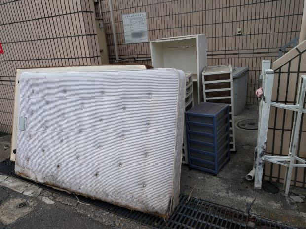 【龍ケ崎市】ベッドなど軽トラック1台分の不用品回収☆積み放題プランで迷っていた不用品もお得に処分することができご満足いただくことができました!