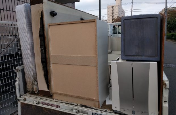 【龍ケ崎市】ベッドなど軽トラック1台分の不用品回収☆積み放題プランで迷っていた不用品もお得に処分することができご満足いただくことができました!