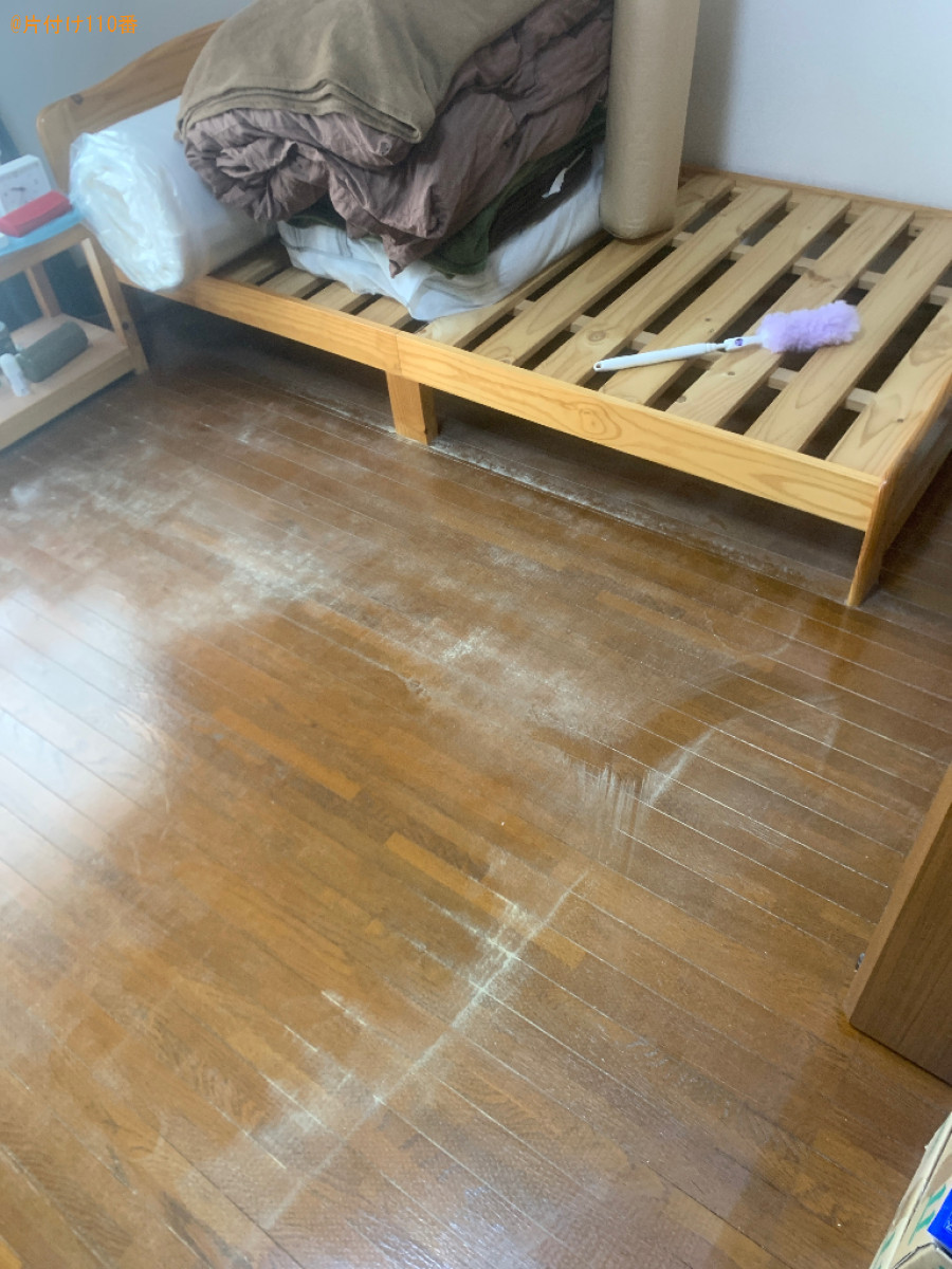 シングルベッドマットレス、ローテーブル、布団、カーペット等の回収