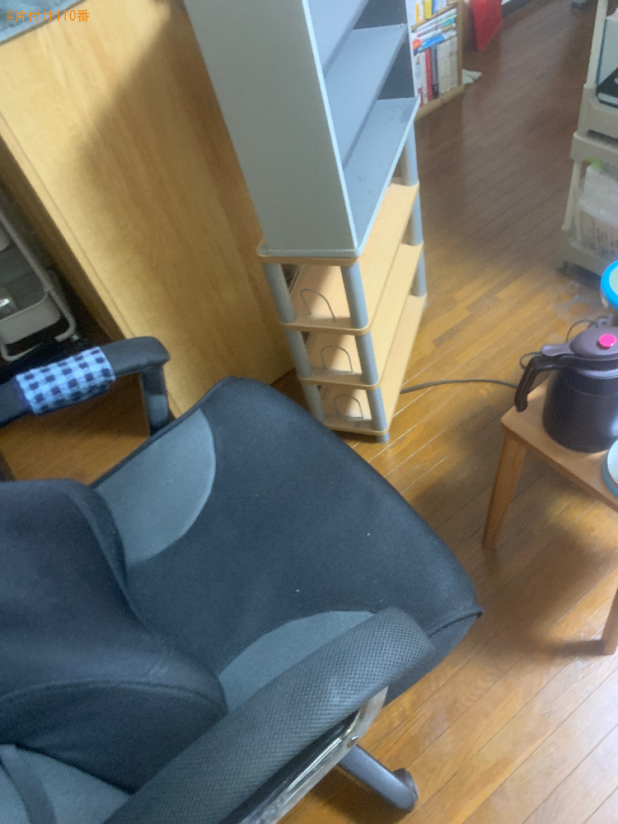 シングルベッドマットレス、ローテーブル、布団、カーペット等の回収