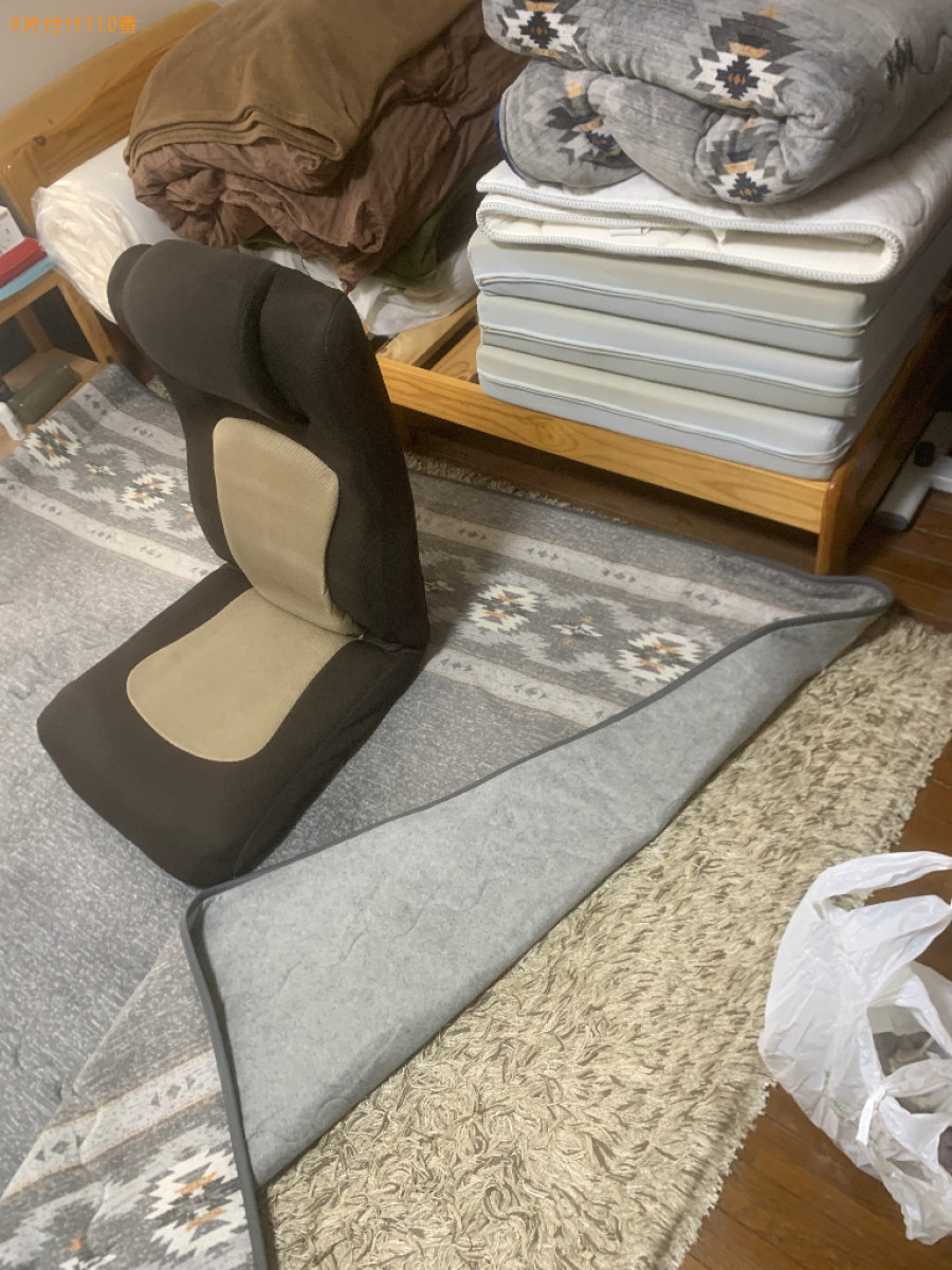シングルベッドマットレス、ローテーブル、布団、カーペット等の回収
